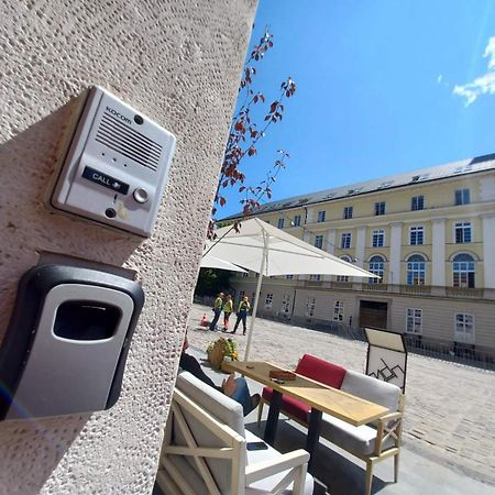 Peaceful Studio On Rynok Square Lviv Exterior foto