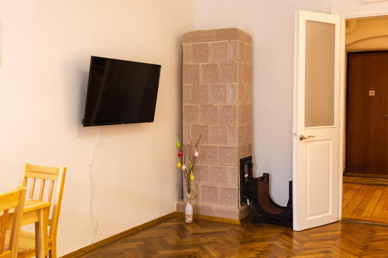 Peaceful Studio On Rynok Square Lviv Exterior foto