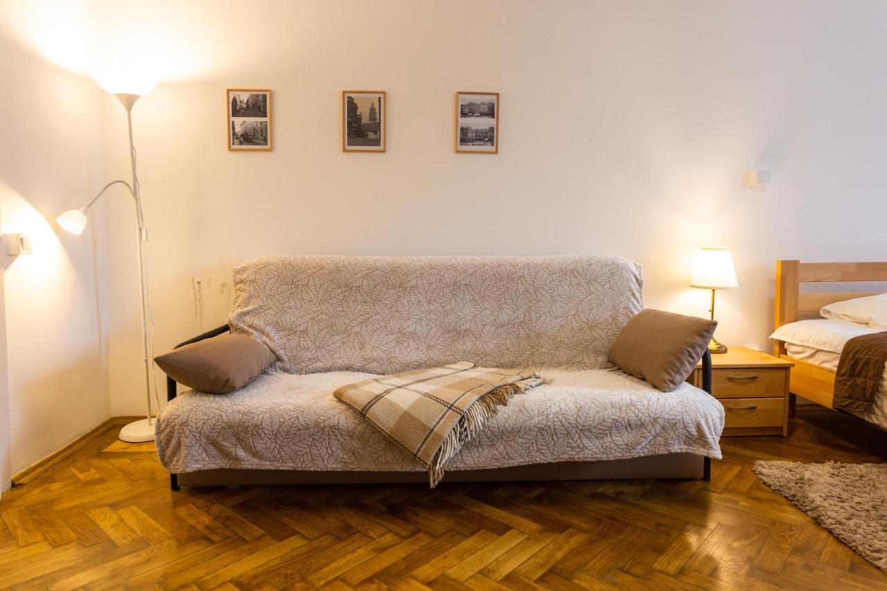 Peaceful Studio On Rynok Square Lviv Exterior foto