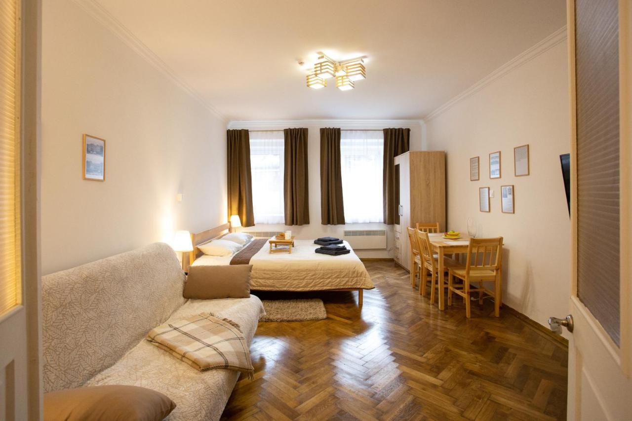 Peaceful Studio On Rynok Square Lviv Exterior foto
