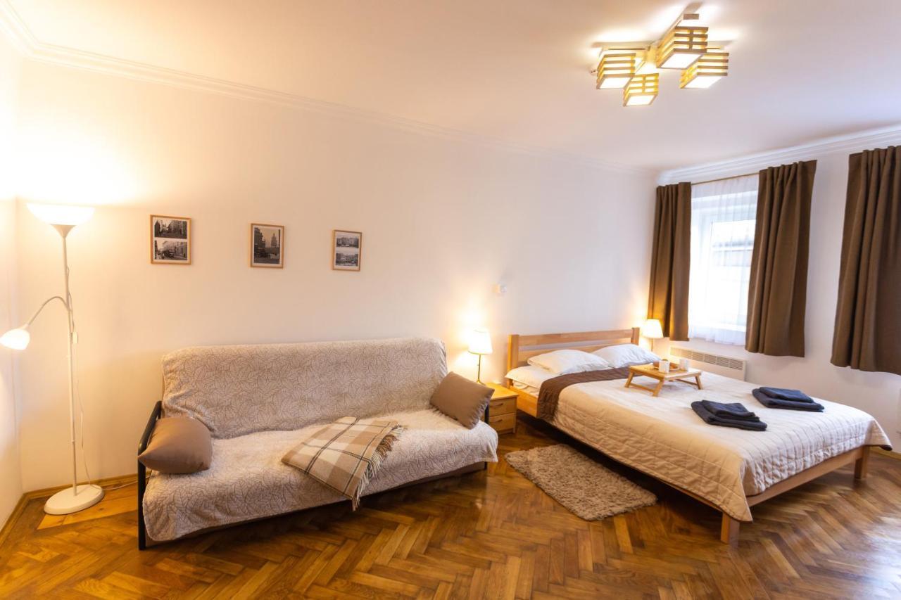 Peaceful Studio On Rynok Square Lviv Exterior foto