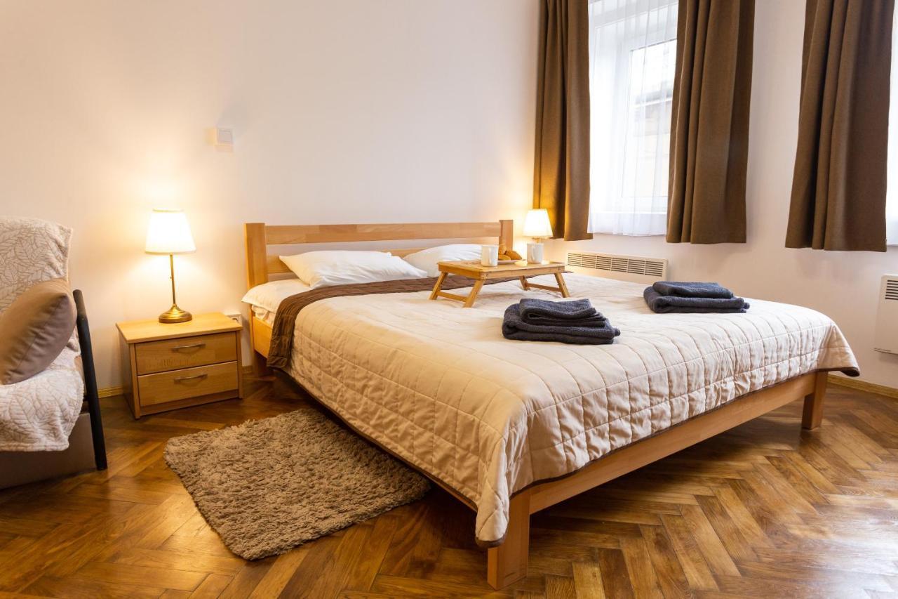 Peaceful Studio On Rynok Square Lviv Exterior foto